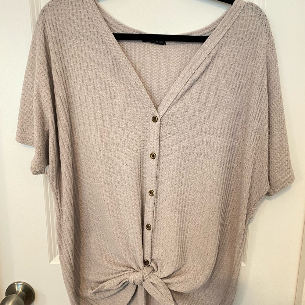 LIGHT TAUPE WAFFLE KNIT BUTTON DOWN TOP
